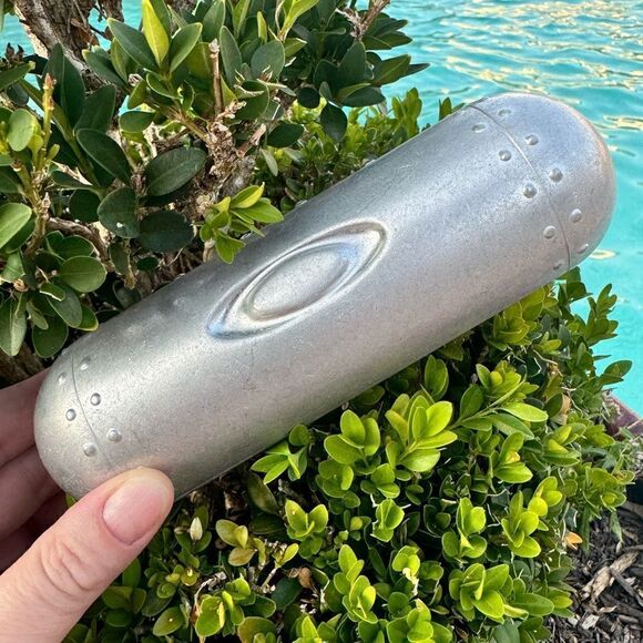 Vintage Oakley Metal Industrial Sunglasses Eyeglasses Case Holder Motorcycle - Picture 2 of 7